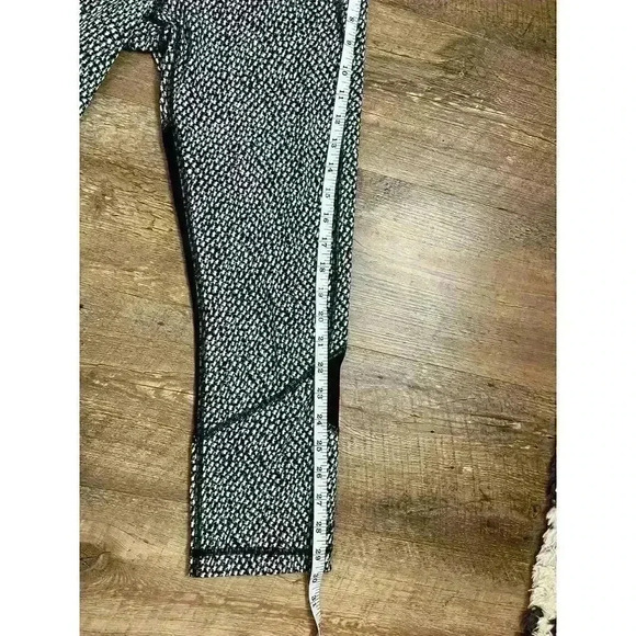 Lululemon HR Invigorate Cropped Daisy Dust Alpine White Black Women's 8 - Picture 6 of 11